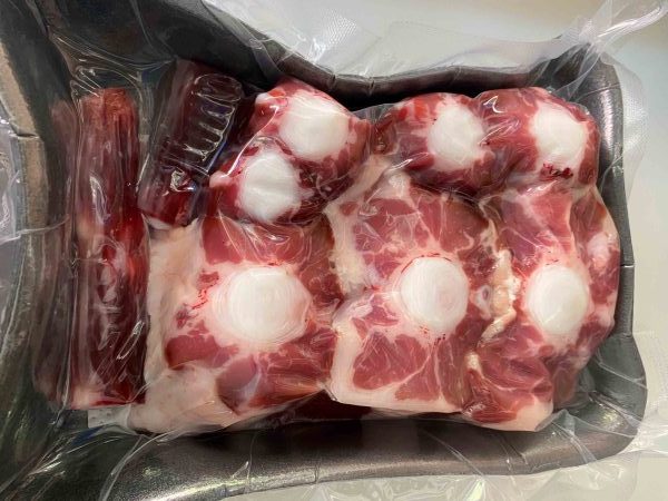 Rabo de toro en bandeja y al vacío Vuelta y Vuelta