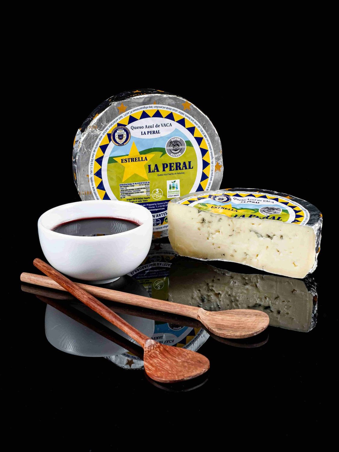 Queso Estrella La Peral Vuelta y Vuelta con un bote de mermelada al lado