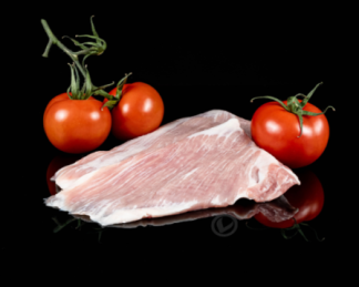 Filetes de secreto de cerdo duroc Vuelta y Vuelta. Rosados y apetecibles, en la imagen salen tomates también.
